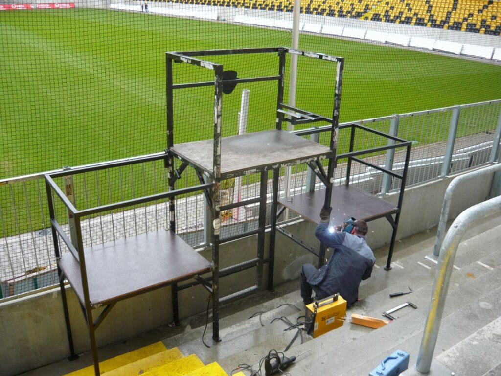 Die Entstehung des Capo-Turmes, Hand in Hand